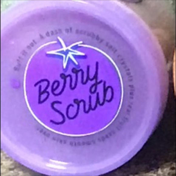 Both for 20.00👍🏼Pink Exfoliating Body Wash - Picture 5 of 5